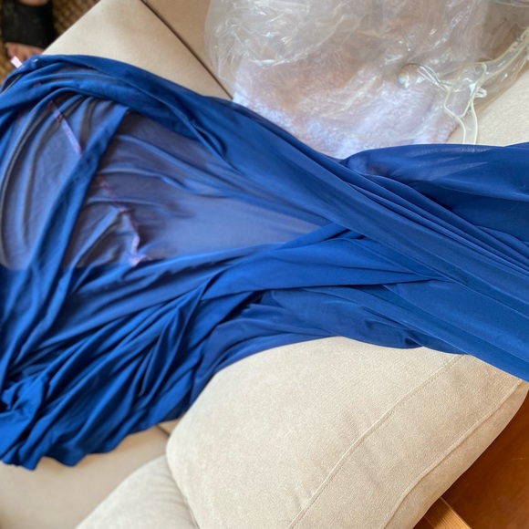 Adrianna Papell live from the red carpet size gown - Picture 14 of 17